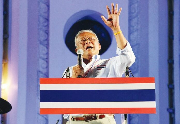 PCAD leader Suthep Thaugsuban giving speeches during the rally on 4 January 2014