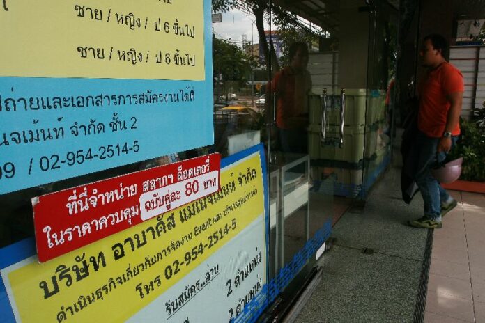 A lottery seller in Bangkok advertises the reduced price of 80 baht for Governmental Lottery tickets, after orders from the ruling National Council for Peace and Order (NCPO), 27 June 2014