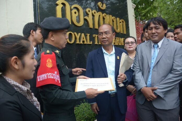 Petitioners submit proposal for the NCPO to reform bureaucratic system at army headquarters in Bangkok, 25 June 2014