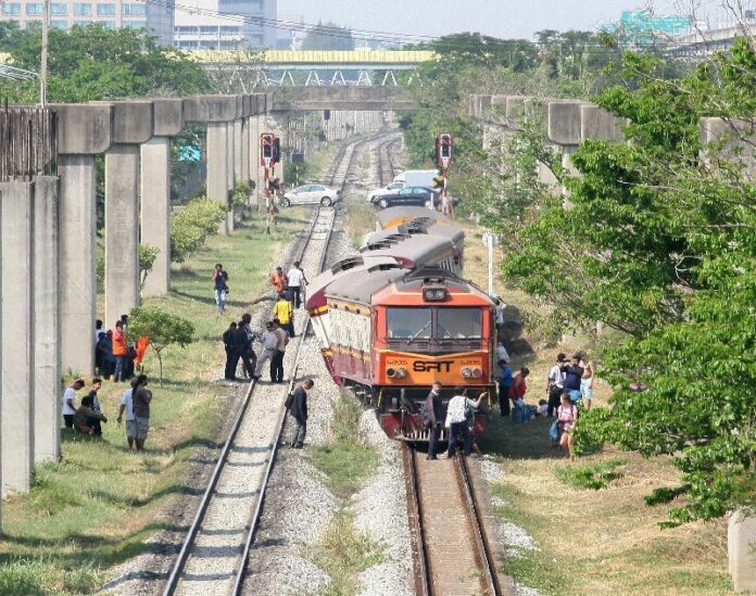 Derailed train in Bangkok, 5 April 2013, which injured 4 people.