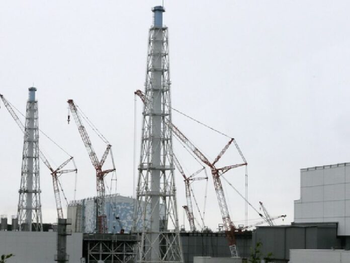 Cranes work at the tsunami-crippled Tokyo Electric Power Co.'s Fukushima Daiichi Nuclear Power Plant in Okuma, Fukushima Prefecture, northeast of Tokyo, Japan, 09 July 2014. A magnitude-6.8 earthquake struck near the plant early Saturday. EPA/KIMIMASA MAYAMA/POOL