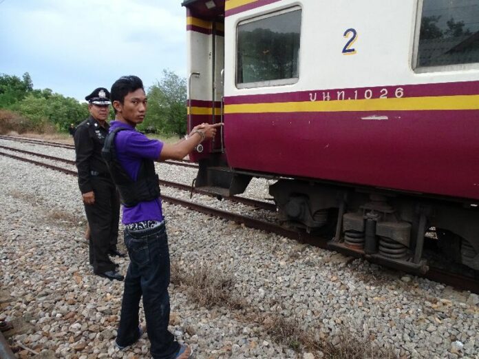 Wanchai points to the sleeping car where he allegedly raped and murdered 13 year old girl on 6 July 2014. (Photo taken on 8 July 2014).<br />