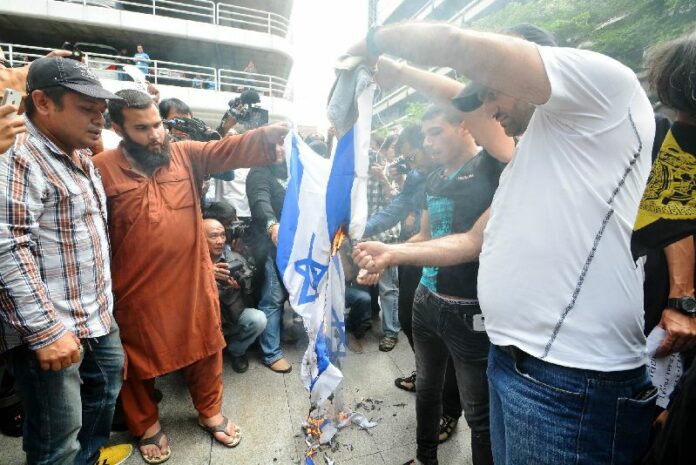 Protesters rally in 2014 in front of the Israeli embassy in Bangkok to voice their anger at Israeli air strikes in Gaza, despite the Thai military junta’s existing ban on public gatherings.