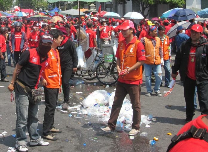 Motorcycle taxi drivers at Redshirt protests in Bangkok, 14 March 2010<br />