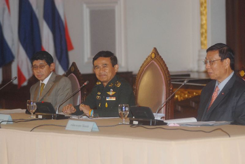 Prof. Pornpetch Wichiatcholchai (right) at a press conference discussing Thailand's new interim charter, 23 July 2014.