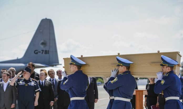 A coffin with the remains of a victim of the Malaysia Airlines flight MH17 is loaded into a Dutch military plane during a ceremony on the airport of Kharkiv, Ukraine, on Wednesday. EPA/OLGA IVASHCHENKO