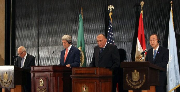 Arab League Secretary General Nabil al-Arabi (L-R), US Secretary of State John Kerry, Egyptian Foreign Minister Sameh Shoukry, and UN Secretary General Ban Ki-moon deliver a press conference in Cairo, Egypt, 25 July 2014. The United Nations, Egypt and the United States are pushing for a seven-day humanitarian ceasefire in Gaza, though neither Israel or Hamas have agreed on it yet. Kerry, who was joined by UN chief Ban Ki-moon and Egyptian Foreign Minister Sameh Shoukri, said the only way for 'this issue to be resolved, this conflict, is for the parties to be able to come together and work through it.' EPA/KHALED ELFIQI<br />