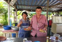 Farang Pad Thai Vendor Charms Local Thais