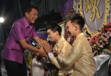 Udon Thani Mayor Blesses Gay Newlyweds