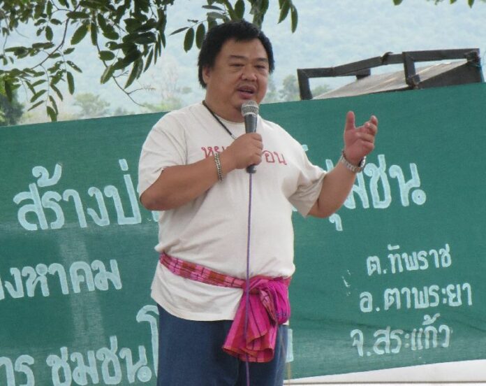 Baramee Chairat, a leader of the Assembly of the Poor, speaking at Kok Idoi villagers' annual tree-planting ceremony, 3 August 2014.<br />