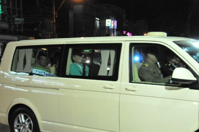 His Majesty the King en route to Bangkok’s Siriraj Hospital, 6 August 2014.