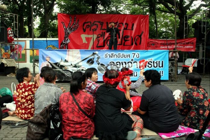 Redshirt demonstrators rally Sep. 19, 2013, in front of the House of Parliament in support for amendment of lese majeste law and the release of lese majeste prisoners.