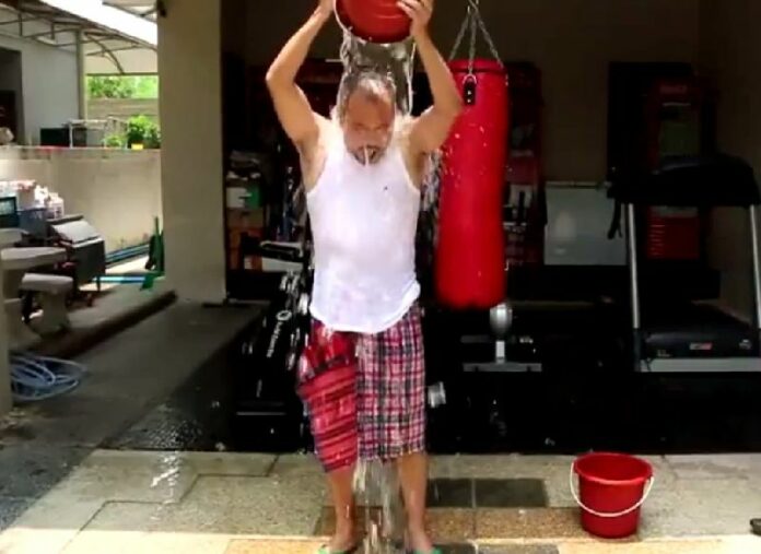 Nattawut Saikua, a core activist of the United Front of Democracy Against Dictatorship (UDD), completing the Ice Bucket Challenge on 23 August 2014.