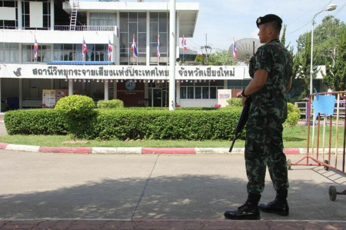Soldier standing guard at the state-owned Channel 11 headquarters in Chiang Mai Province, 20 May 2014.