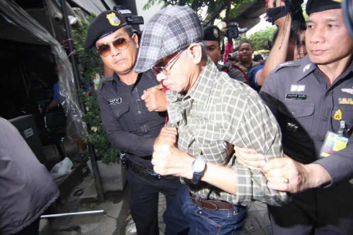 Mr. Veera and the other demonstrators were detained by security forces near Victory Monument on 24 August for campaigning to overhaul Thailand’s energy sector.<br />