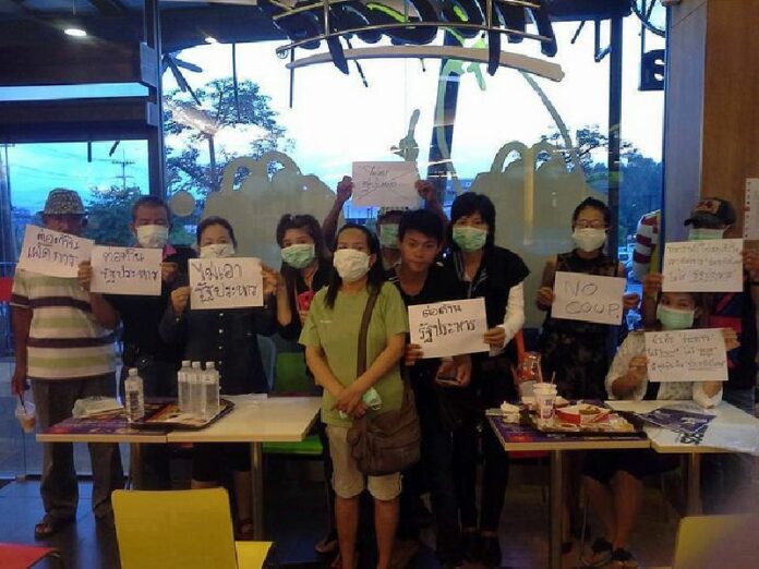 The protesters gathered at the fast food restaurant, wore masks with ‘X’ and showed anti-coup placards around noon of 25 May.