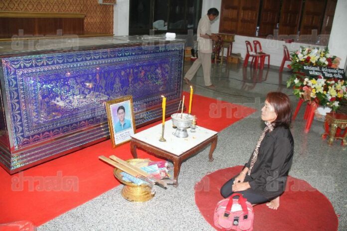 The United Front of Democracy Against Dictatorship (UDD), the umbrella organisation of the Redshirt movement, hosted a funeral for Mr. Surakrit at Bang Hua Suea Temple in Samut Prakarn province, 30 August 2014.<br />