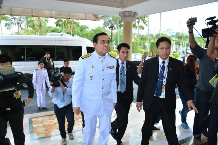 General Prayuth on his way to Siriraj Hospital on 4 Sept 2014.