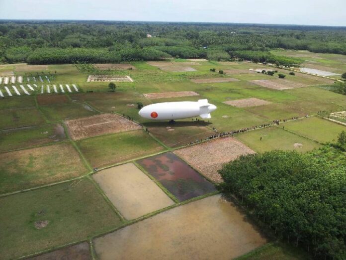 The Royal Thai Army's 350 million baht surveillance airship was forced to make an emergency landing after it was re-launched yesterday morning following four years of repair, 5 Sept 2014.
