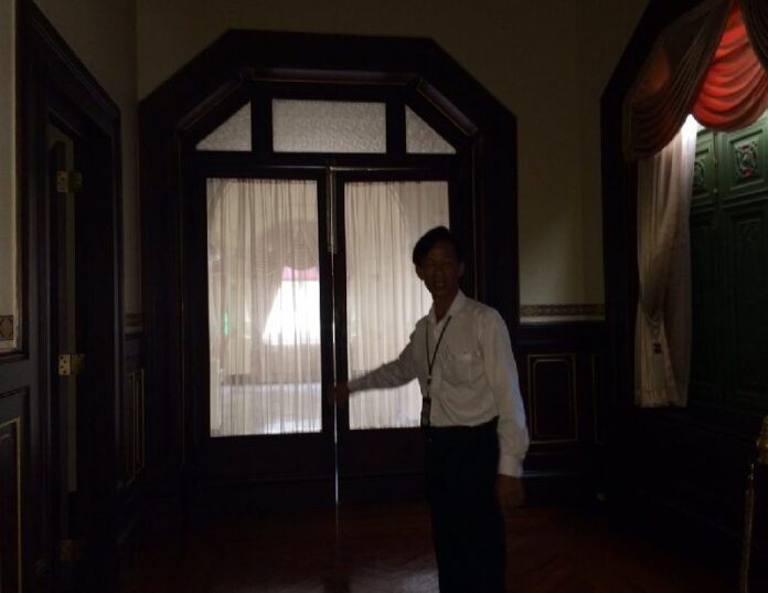 Sinsakorn Aroon, a 60-year-old official, pointing to where he saw a ghostly phenomenon inside the Government House, 11 Sept 2014.