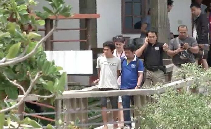 Thai police claim that one of three detained Burmese migrant workers has confessed to murdering two British tourists on Koh Tao island several weeks ago.