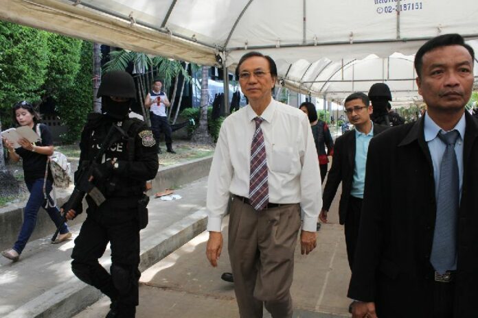 NRC-member and former PCAD leader Sombat Thamrongthanyawong was detained by police in the parking lot of the university where he used to work as a rector, the National Institute of Development Administration (NIDA), on 16 May 2014.<br />