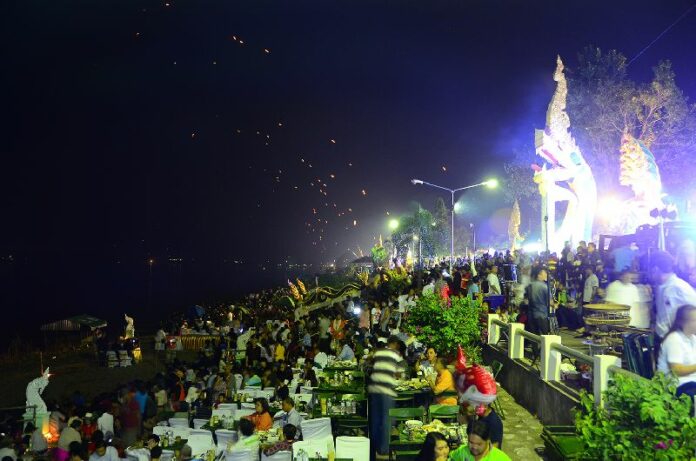 Over 293 "fireballs" were spotted during the 'Naga Fireball Festival' along the shores of Mekong River in Nong Kai, 8 Oct 2014.
