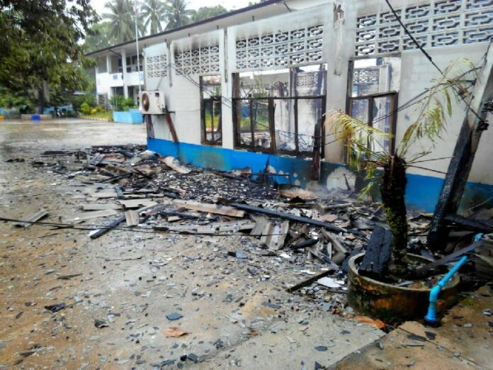 Six public schools were severely damaged in a coordinated arson attack in the restive Southern province of Pattani, 12 Oct 2014.<br />