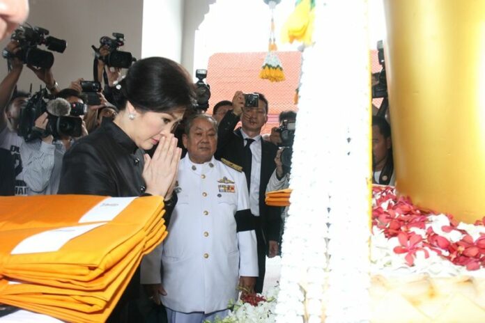 The cremation ceremony of former Pheu Thai MP Aipwan Wiriyachai was headed by former Prime Minister Yingluck Shinawatra, whose government was toppled in the 22 May coup. 19 Oct 2014.<br />