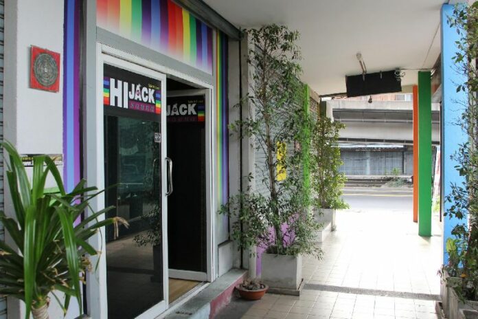 Police raided Hijack bar, located in Lat Yao district, which posed as a sauna but was illegally operating as an entertainment venue without a license. 20 Oct 2014.