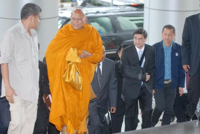 Former Deputy Prime Minister Suthep Thaugsuban in monks robes at Criminal Court on 28 July, 2014.<br />