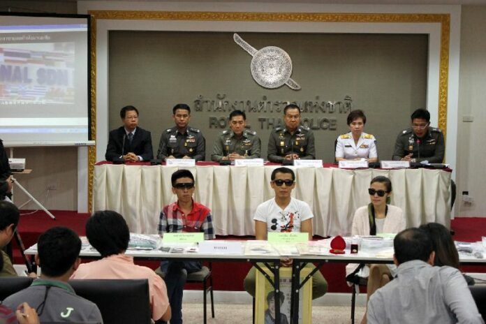 Song Muqiu, Gen Lianbao and Wang Wenfang were arrested on 26 Oct for allegedly operating a Ponzi scheme in China, Malaysia, and Thailand.