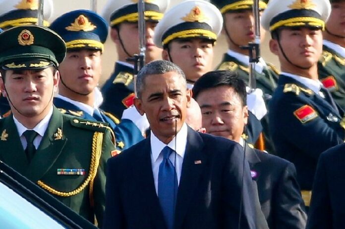 US President Barack Obama arrives at Beijing Capital Airport in Beijing, China, 10 November 2014. Obama is in China to attend the Asia-Pacific Economic Cooperation (APEC) 2014 Summit and related meetings running from 05 to 11 November. EPA/DIEGO AZUBEL<br />