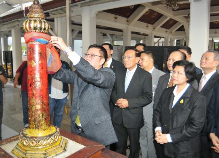 Bowornsak Uwanno at Bangkok's city pillar on the day he was chosen as chairman of the Constitution Drafting Committee, 5 November 2014.<br />