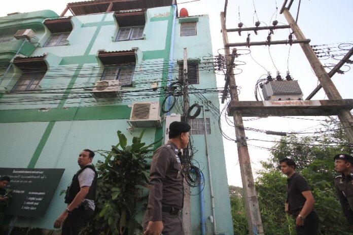 The electric pole that 3 children reportedly climbed down to escape a gold shop in Ayutthaya where they were forced to work for little pay.