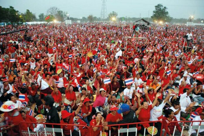 Redshirts rally in support of former PM Yingluck Shinawatra's government in Khon Kaen, 2 March 2014.<br />