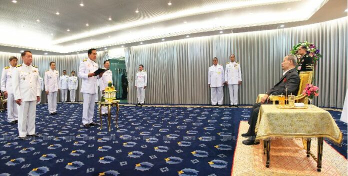 PM Prayuth escorting two newly appointed ministers, Wisut Srisupan and Amnuay Patise, to swear their oath to King Bhumibol, 23 November 2014
