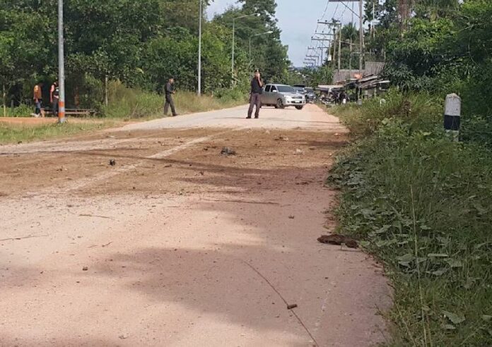 The site where a roadside bomb injured two body guards who were escorting a group of teachers to their school in Narathiwat province, 25 Nov 2014.<br />