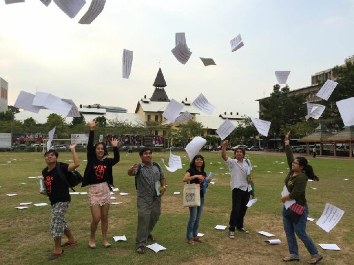 Eight student activists distributing leaflets that bear excerpt from an anti-authoritarian poem, 24 November 2014 (photo by LLTD Facebook page)