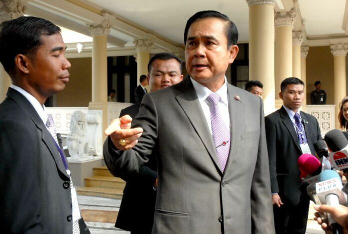 Gen. Prayuth Chan-ocha talks to the press at Government House, 21 November 2014<br />