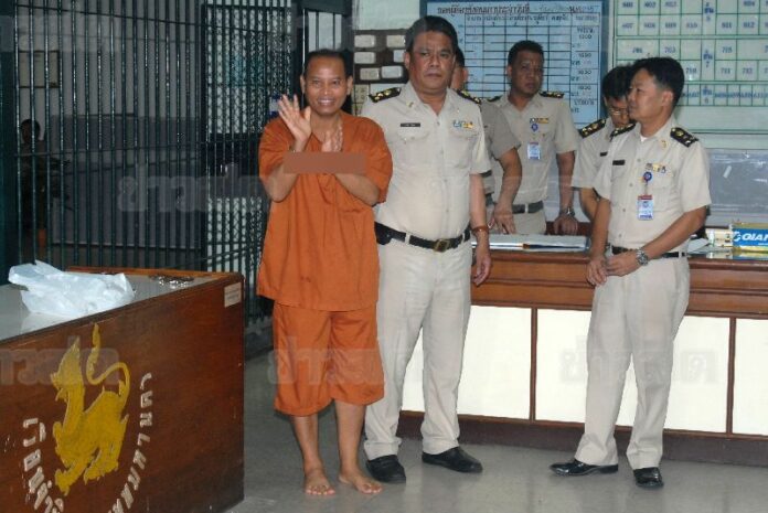 Prasit Chaisrisa was sentenced to 30 months in prison for lese majeste, 3 Dec 2014.
