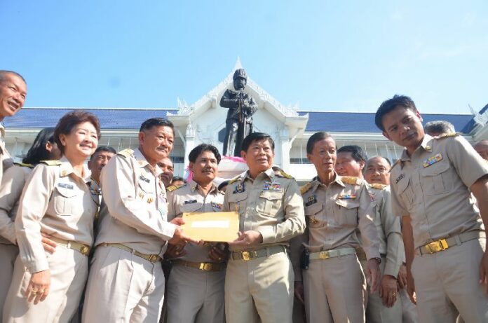Local officials protest gubernatorial elections in Kanchanaburi, Thailand, 15 Dec 2014.<br />