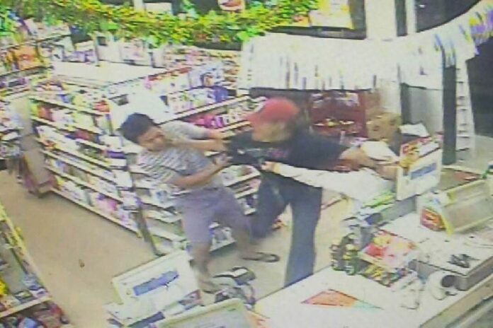 CCTV footage of two suspects robbing a 7-11 store in Nonthaburi province, 29 Dec 2014.