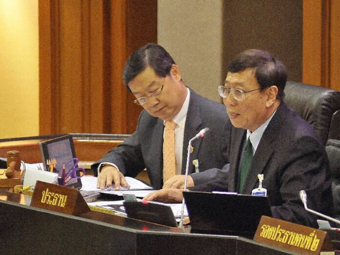 Pornpetch Wichitcholchai, chairman of the NLA, heading a meeting on 6 Nov 2014.<br />