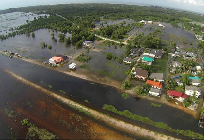 An aerial view of houses submerged by floodwaters in Pattani province, southern Thailand, 27 December 2014. EPA/STR THAILAND OUT<br />