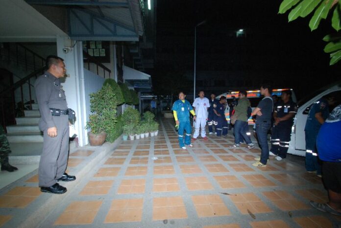 Soldiers were forced to assist police in stopping a fight between rival groups of emergency responders at Lam Pak Chee Police Station on 4 Jan 2015.<br />