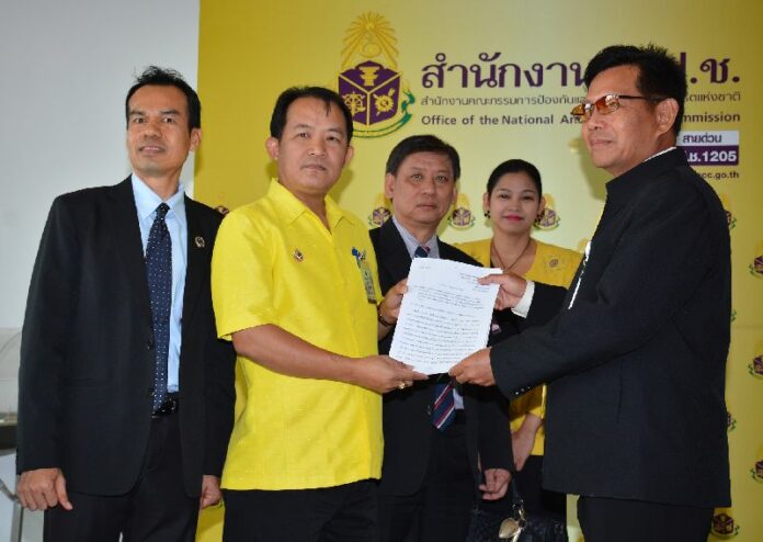 Srisuwan Janya meets with NACC officials on Jan. 5, 2015, to submit a letter accusing the junta of violating national budget procedures and 'ethics' when it spent taxpayer money on the production of the virtual 'stickers.'