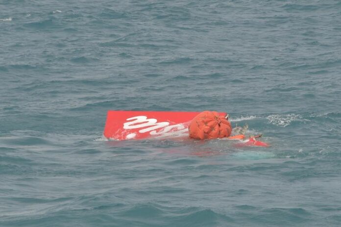 <br />
Part of the tail of the AirAsia flight QZ8501 plane floats on the water's surface as Indonesian Navy divers conduct search operations for the flight recorders of the aircraft in the Java sea, off Borneo, Indonesia, 10 January 2015. EPA/ADEK BERRY / POOL