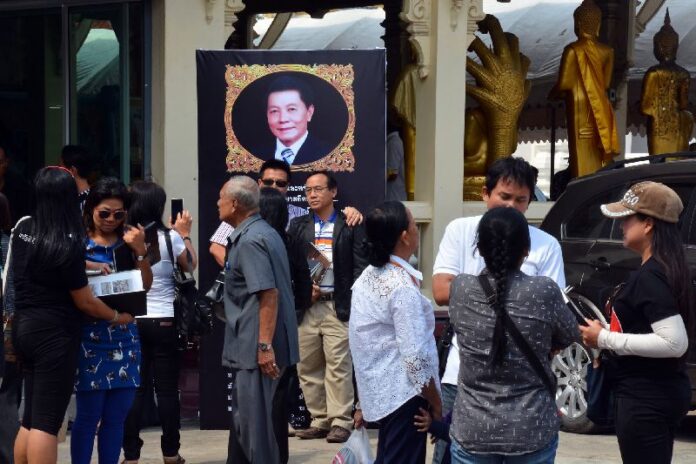A memorial service for former Pheu Thai MP Apiwan Wiriyachai at Wat Bang Phai temple in Nonthaburi province on 11 Jan 2015.