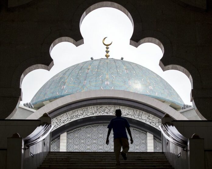 A Malaysian Muslim man enters a Mosque during the fasting month of Ramadan in 2014 in Kuala Lumpur, Malaysia. Photo: Azhar Rahim / EPA A Malaysian Muslim man enters a Mosque during the fasting month of Ramadan in 2014 in Kuala Lumpur, Malaysia. Photo: Azhar Rahim / EPA